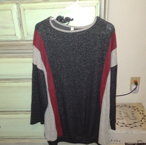 Long sleeve tee in size 1x - Picture 1 of 2